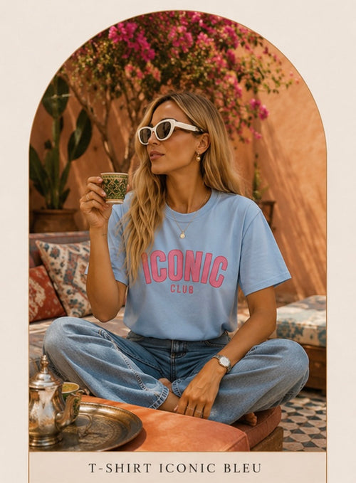T-shirt ICONIC CLUB – Bleu Ciel & Rose 🌸☀️